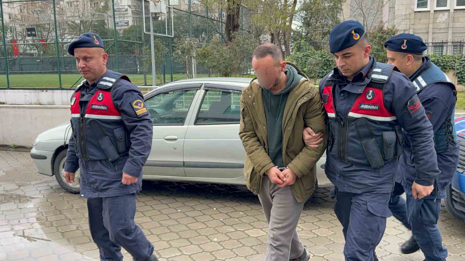 Define ararken yakalandı, hırsızlıktan gözaltına alındı
