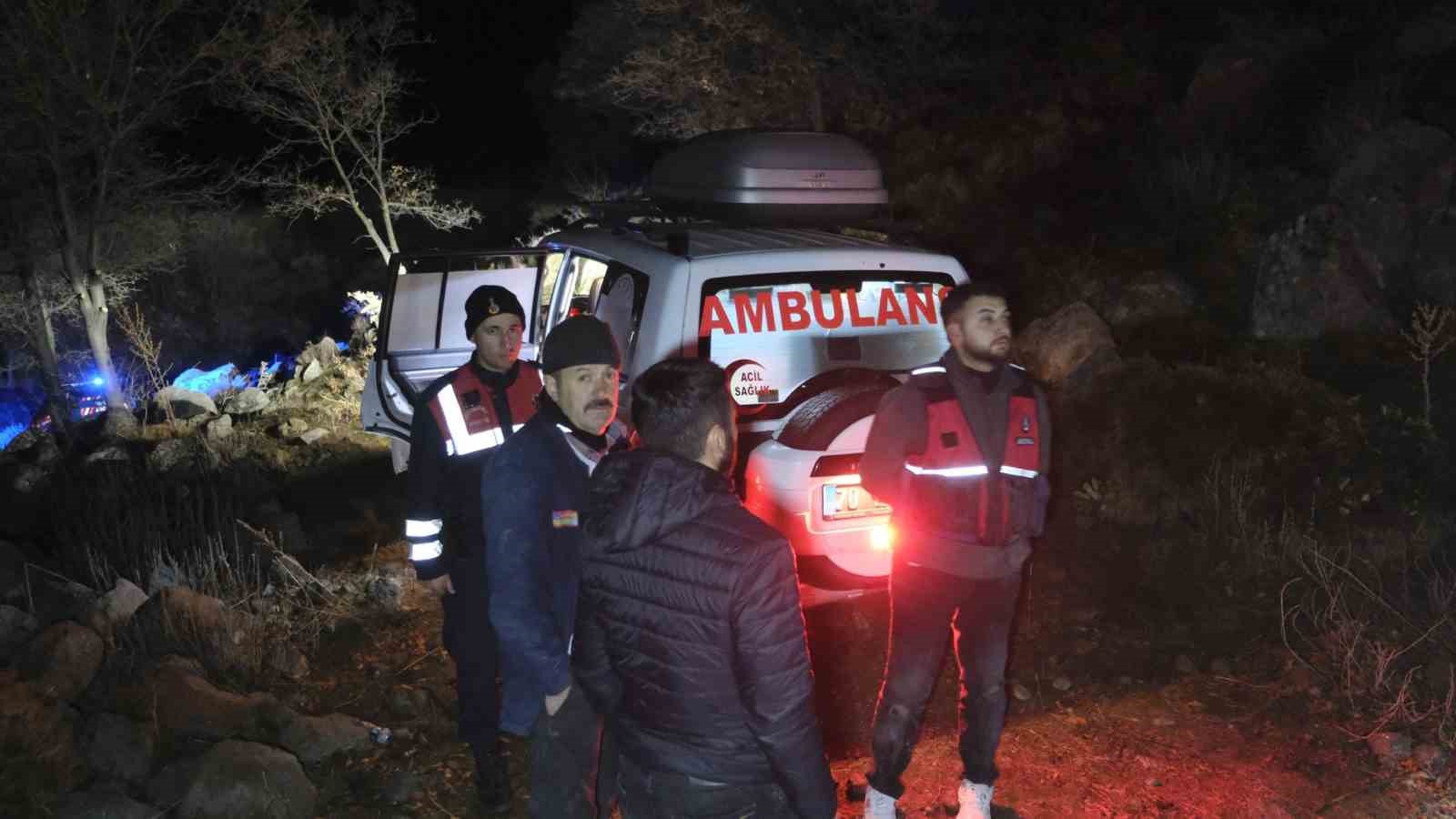 Define bulmak için girdikleri sarnıçta mahsur kalan 3 kişi, 4 saatte kurtarıldı
