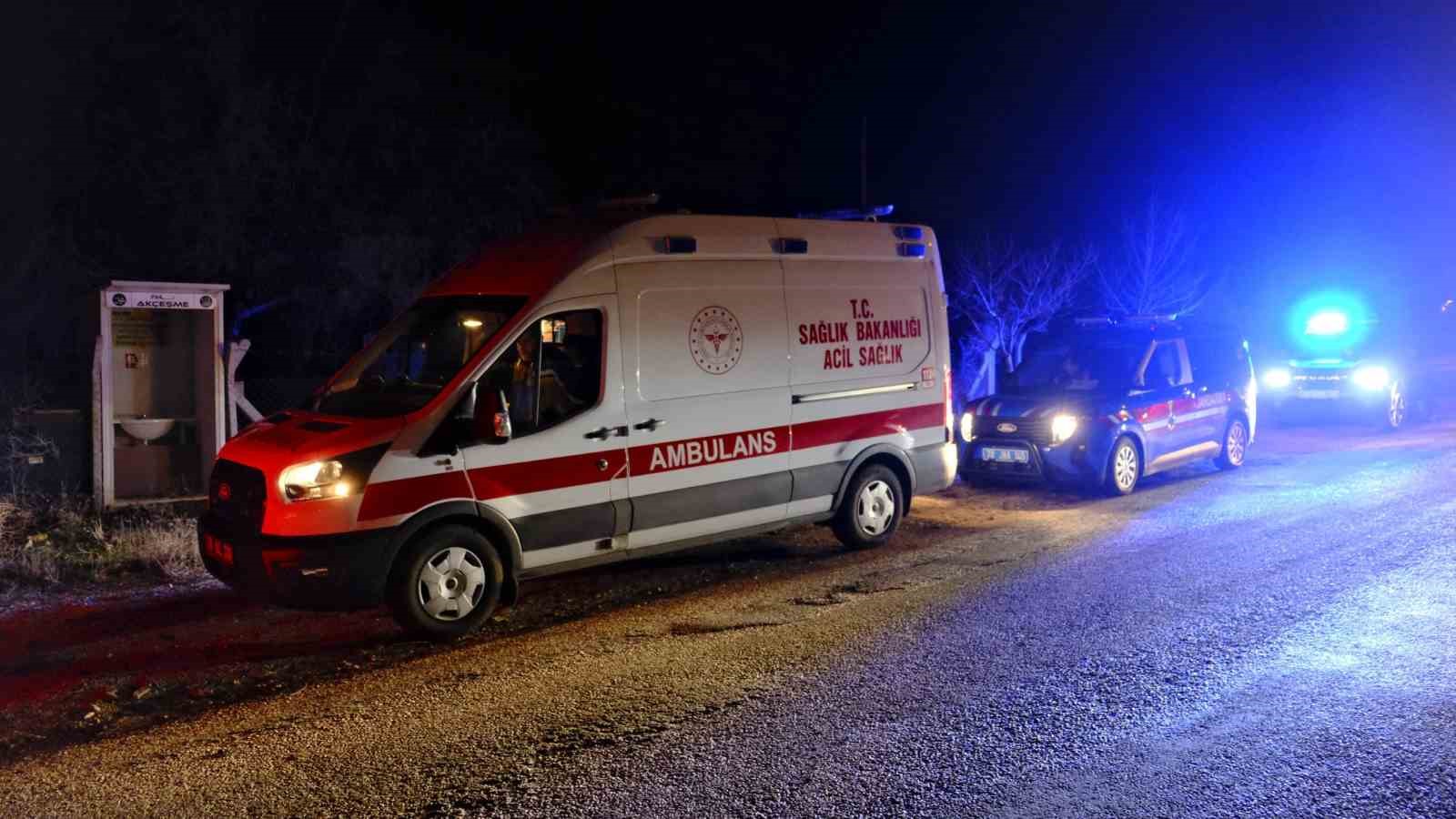 Define bulmak için girdikleri sarnıçta mahsur kalan 3 kişi, 4 saatte kurtarıldı
