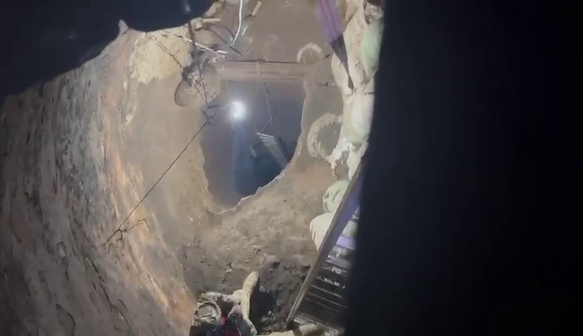 Define hevesiyle 40 metrelik kuyuyu evinin bahçesine 2 yılda kazdı
Define hevesiyle 40 metrelik kuyuyu evinin bahçesine 2 yılda kazdı