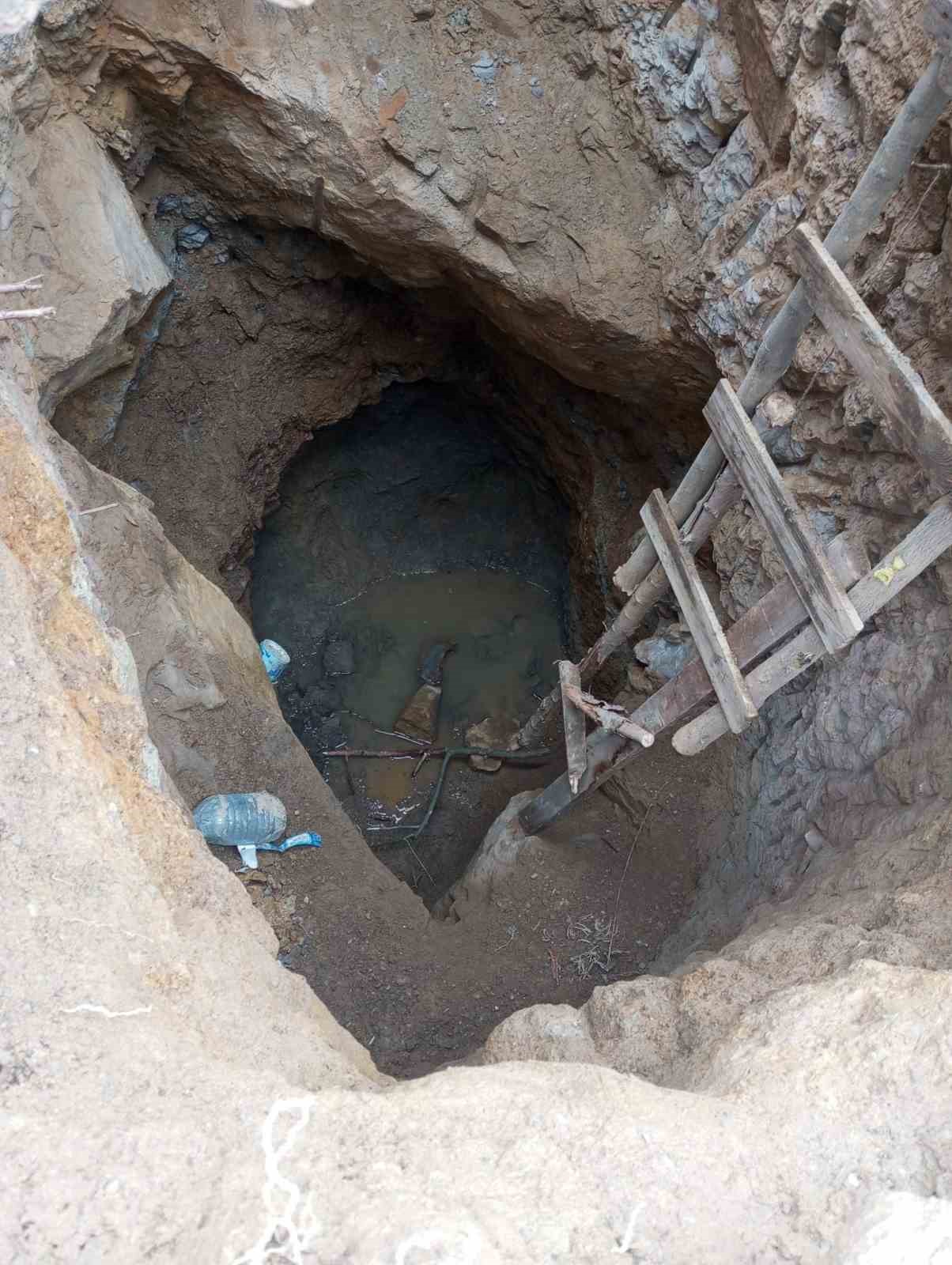 Define için 6 metrelik kuyu kaza kazan 4 şüpheli suçüstü yakalandı
