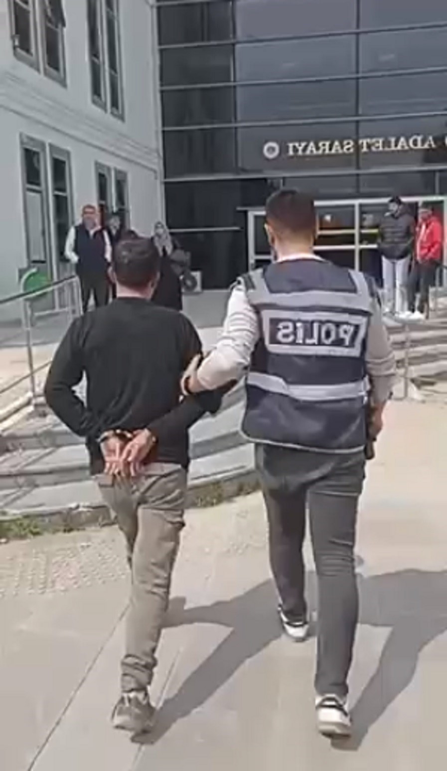 Defne’de hapis cezası bulunan 2 kişi yakalandı
