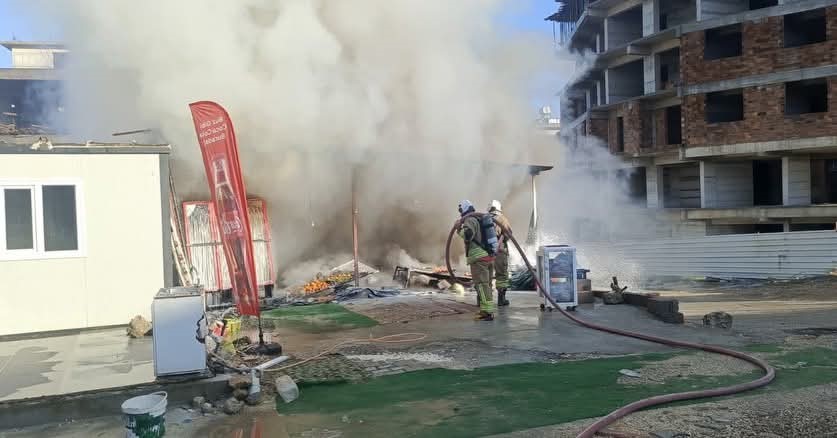 Defne’de iş yeri alevlere teslim oldu
