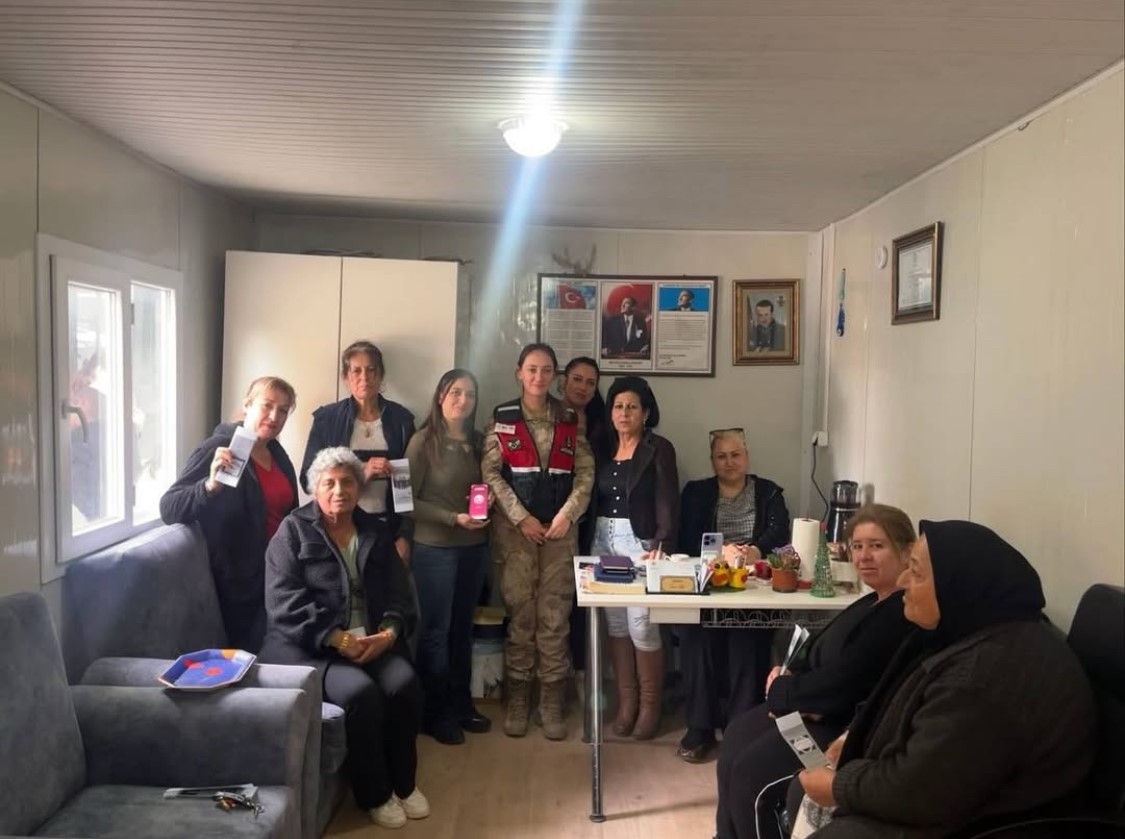 Defne’de jandarmadan vatandaşlara bilgilendirme çalışması
