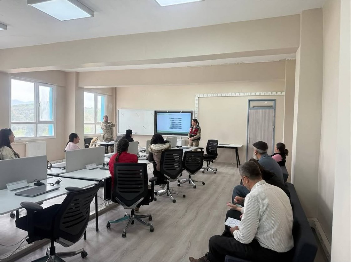 Defne’de jandarmadan vatandaşlara bilgilendirme çalışması
