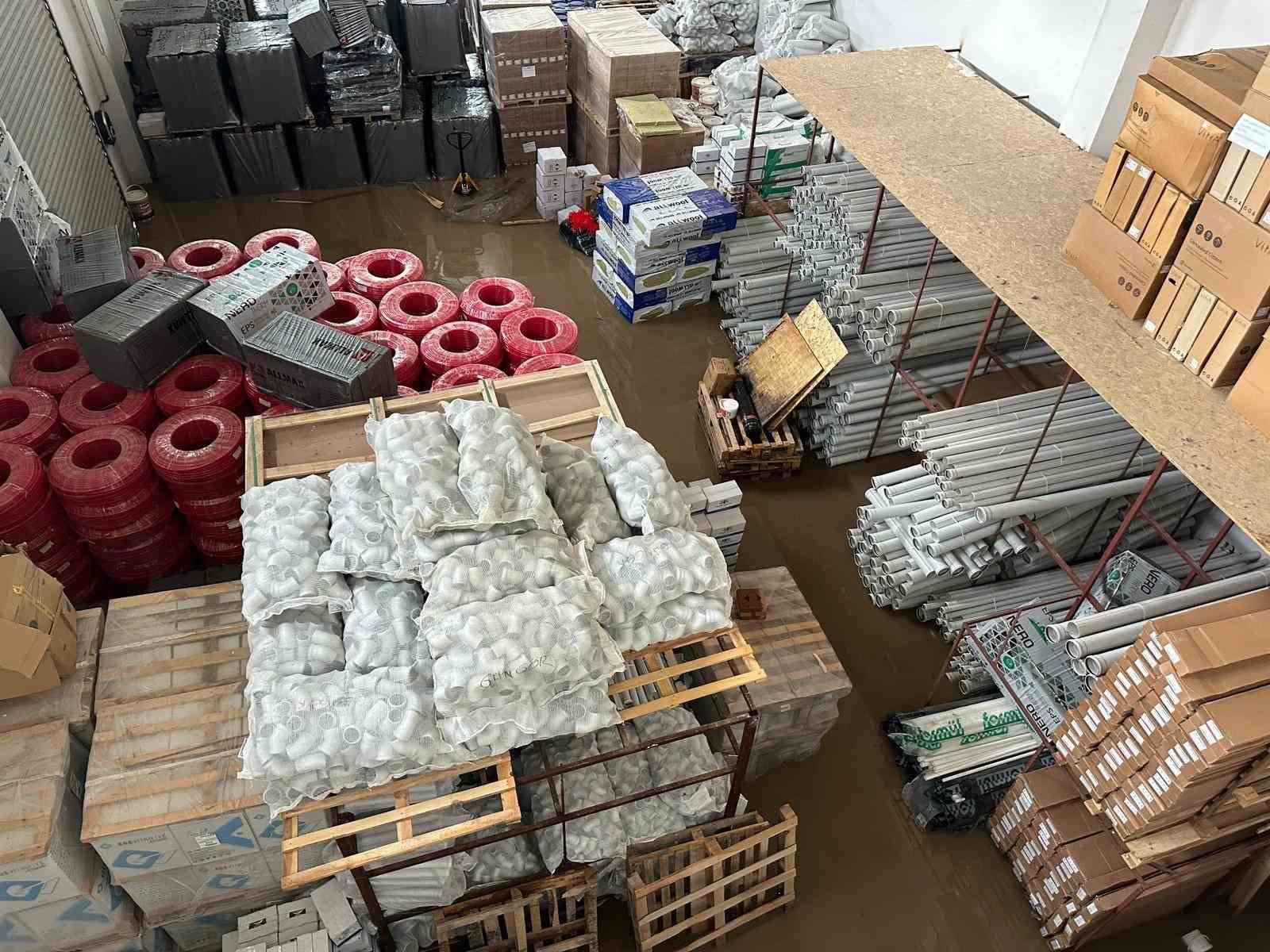 Değirmendere deresi taştı, tarım arazilerini ve iş yerlerini su bastı
