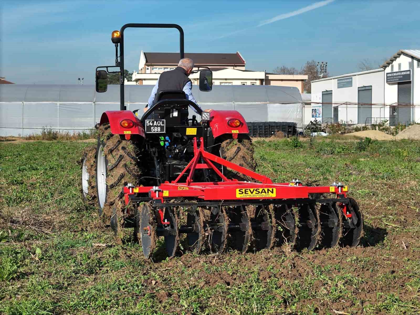 Dekan, öğrencilerin eğitimi için direksiyon başına geçti

