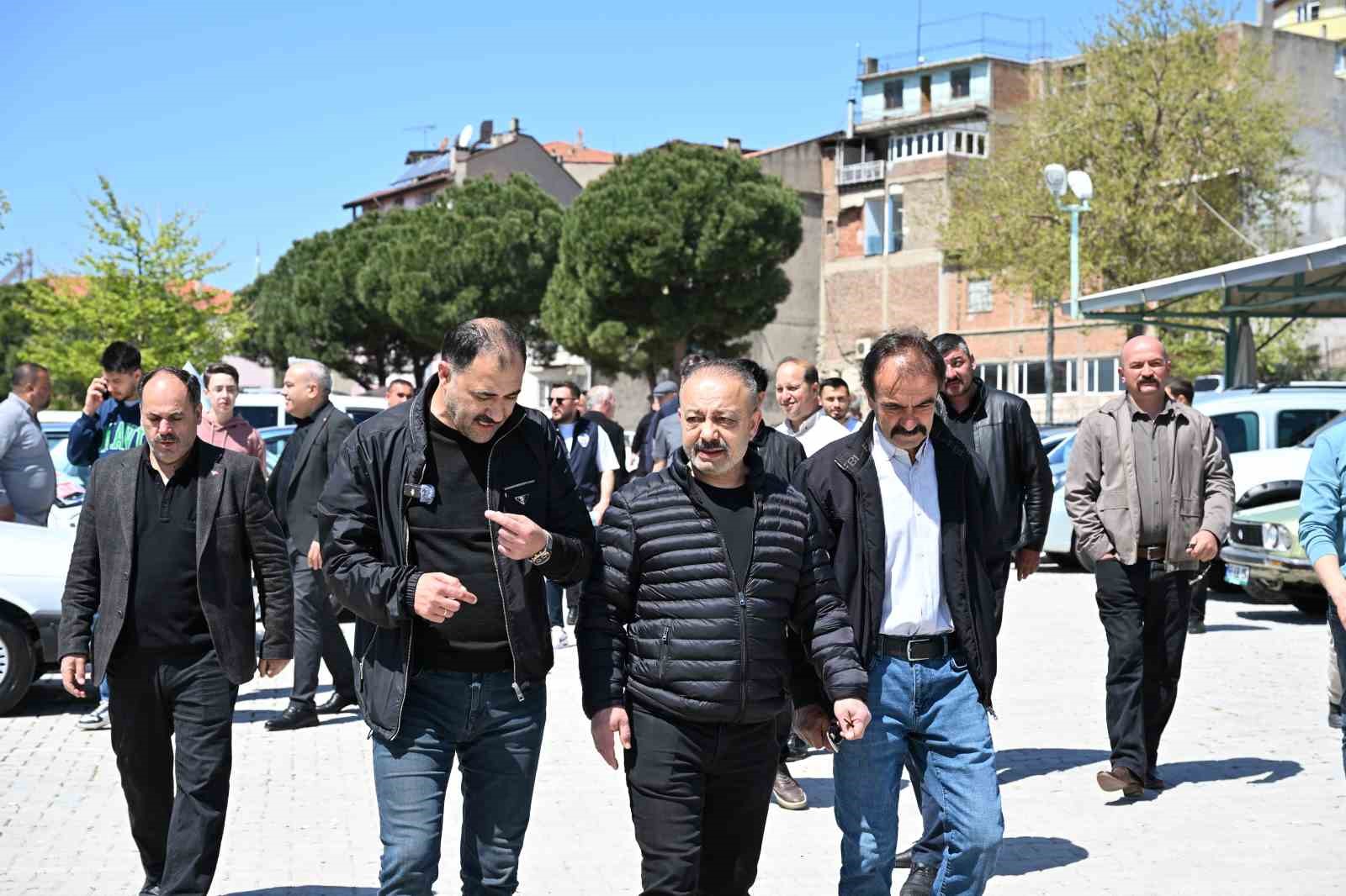 Demirci 2. El Oto Pazarı kapılarını açtı
