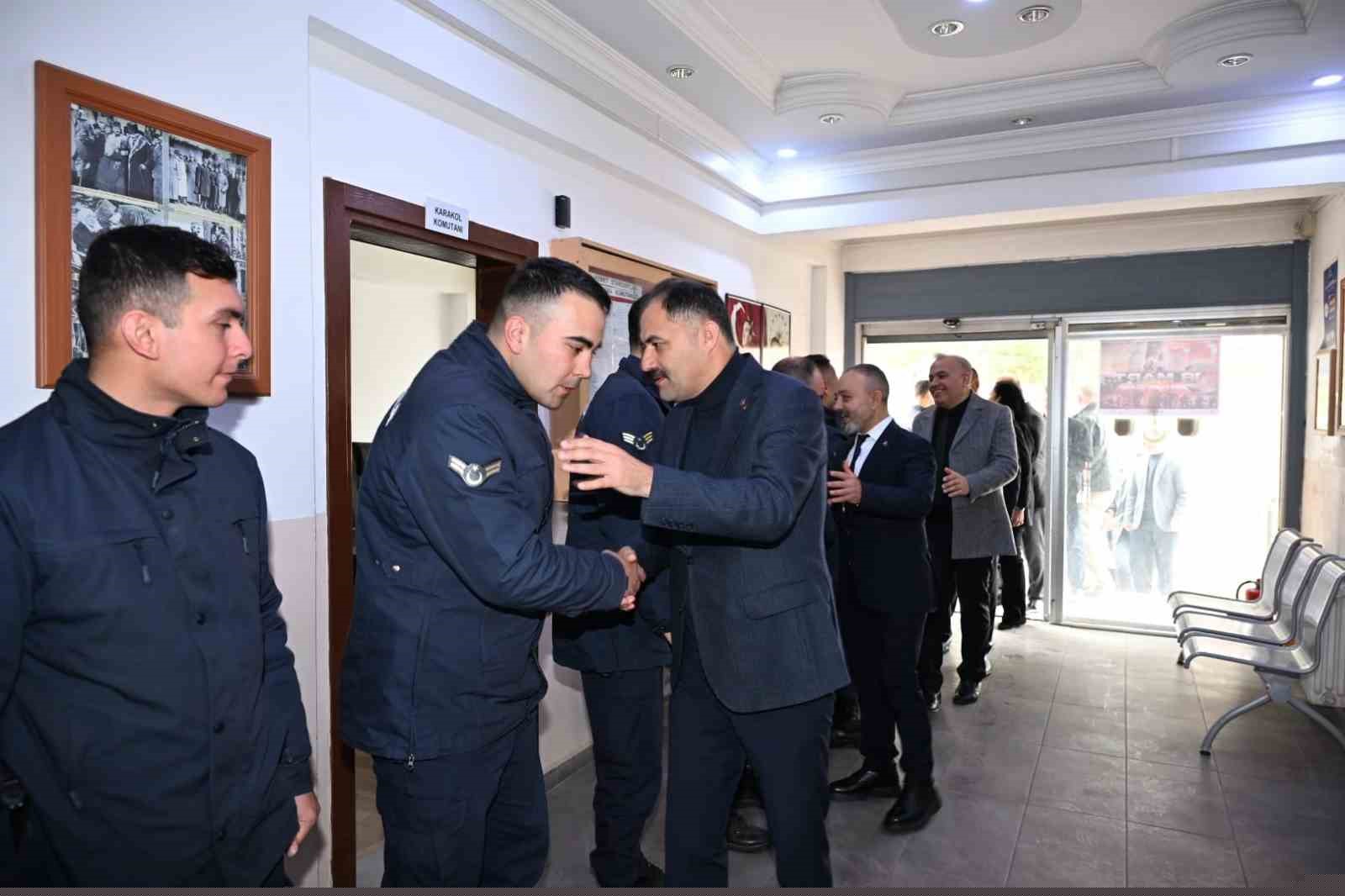 Demirci’de geleneksel bayramlaşma törenine yoğun katılım
