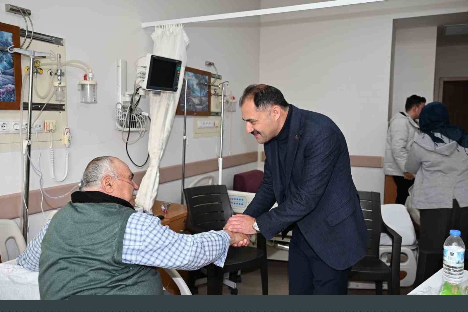 Demirci’de geleneksel bayramlaşma törenine yoğun katılım
