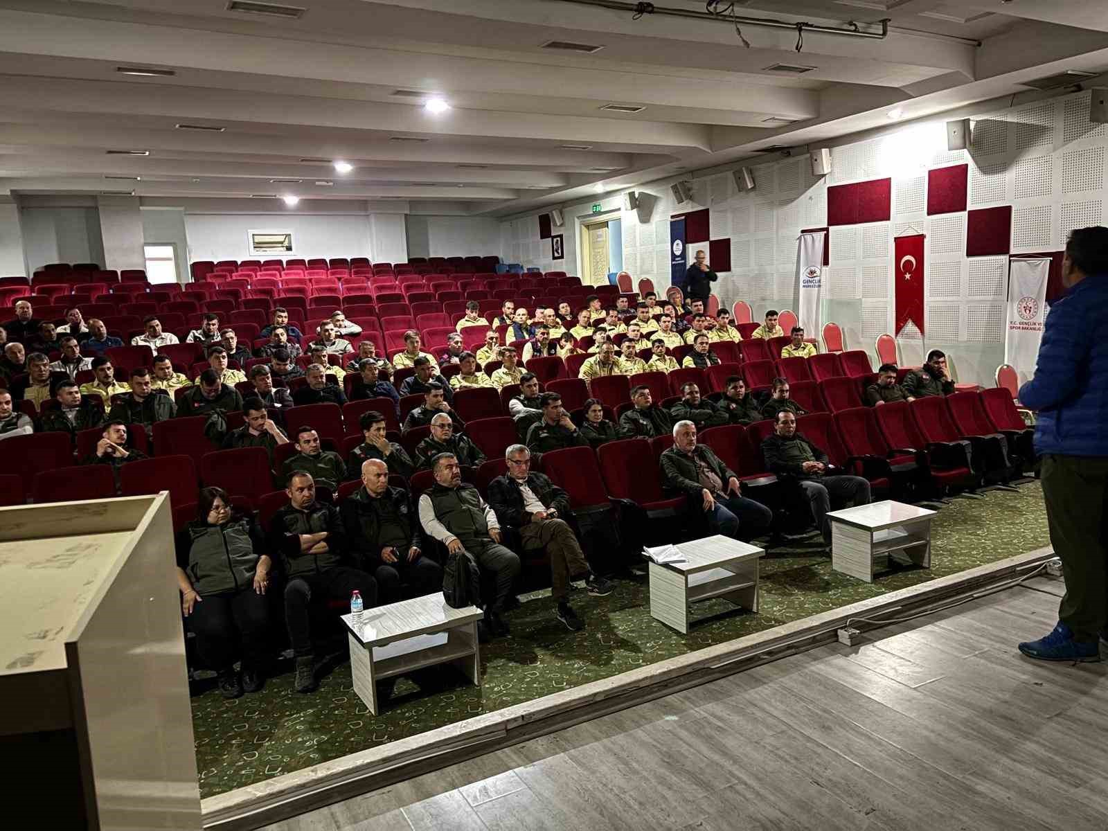 Demirci’de orman yangınlarına karşı uygulamalı eğitim
