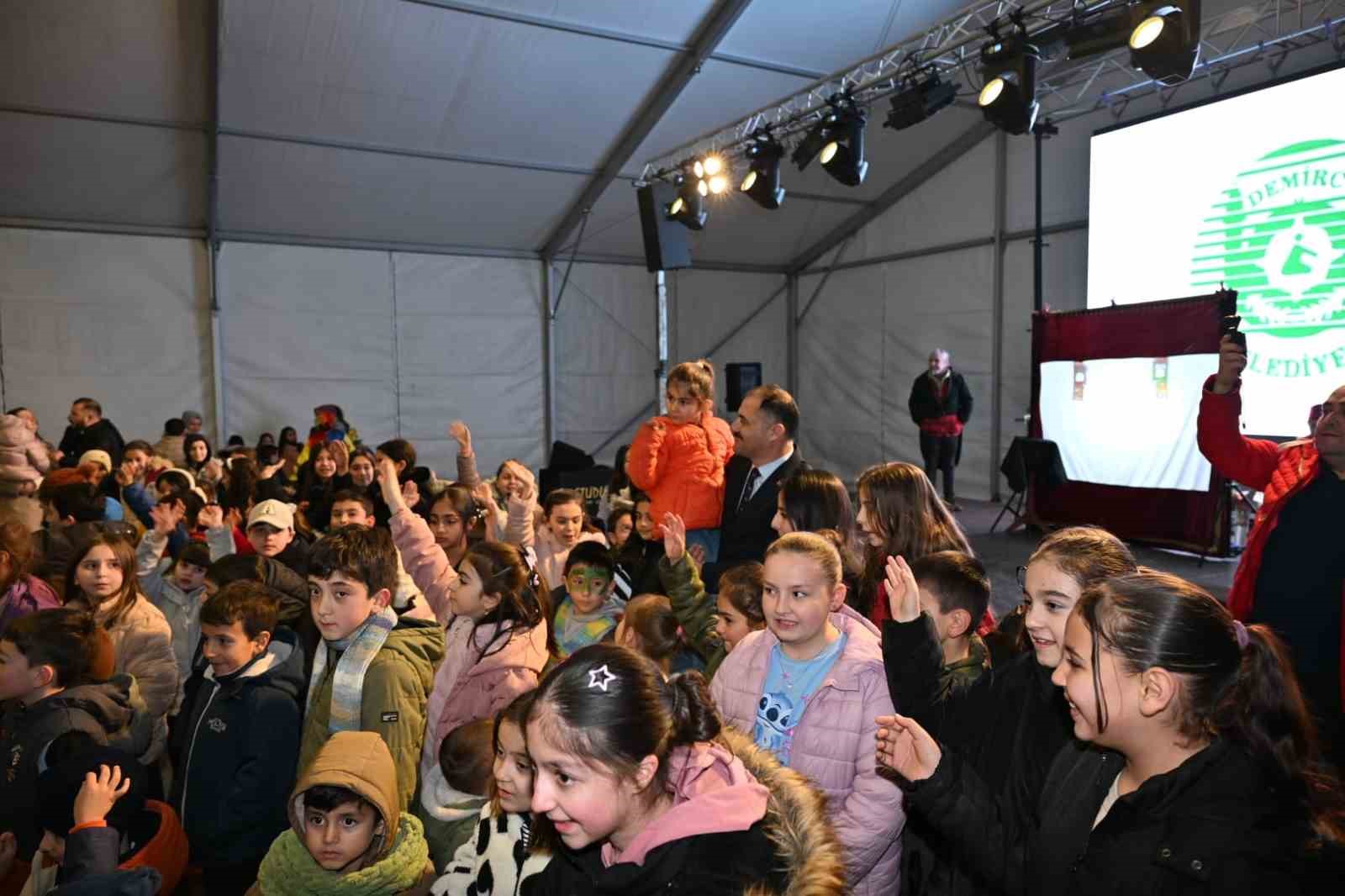 Demirci’de Ramazan, çocukların sevinciyle taçlandı
