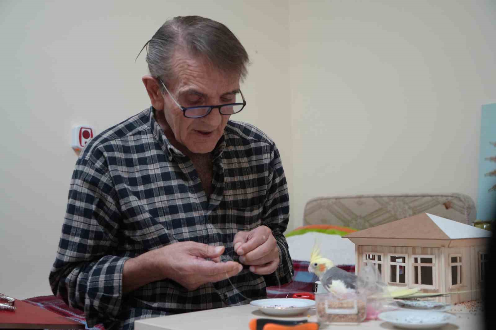 Demirden makete: Pandemide edindiği hobisini huzurevinde 6 yıldır sürdürüyor
