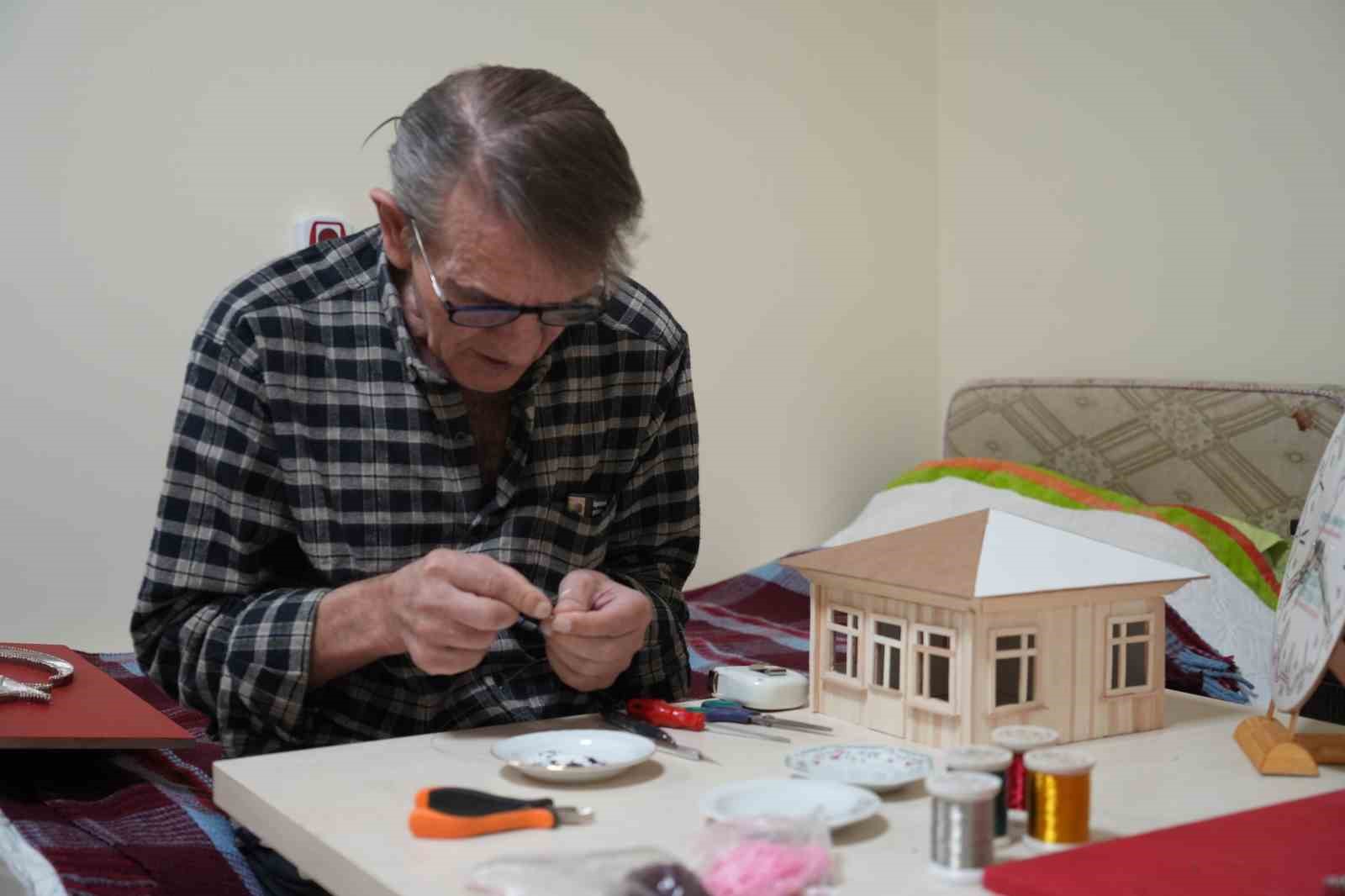 Demirden makete: Pandemide edindiği hobisini huzurevinde 6 yıldır sürdürüyor
