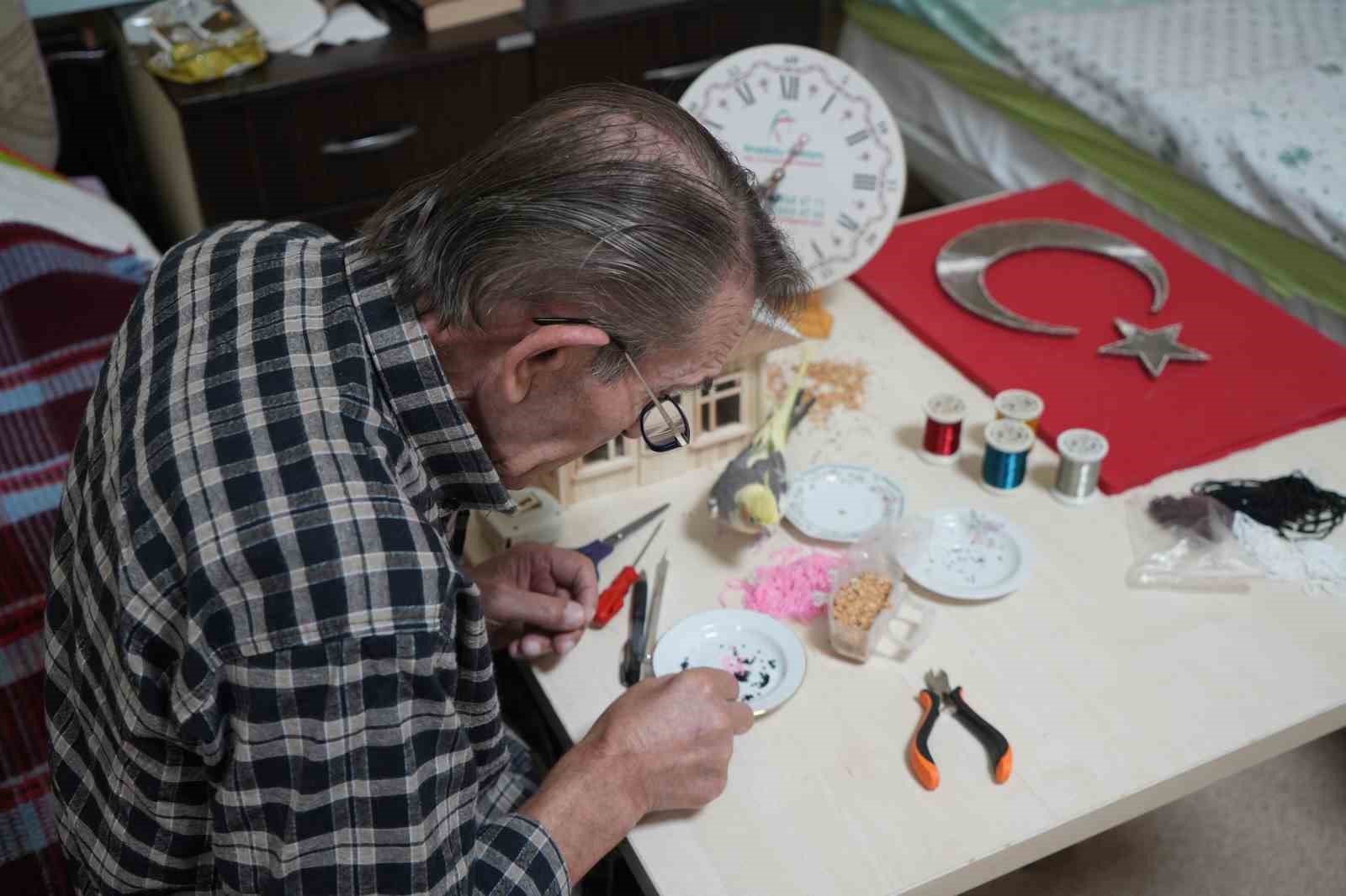 Demirden makete: Pandemide edindiği hobisini huzurevinde 6 yıldır sürdürüyor
