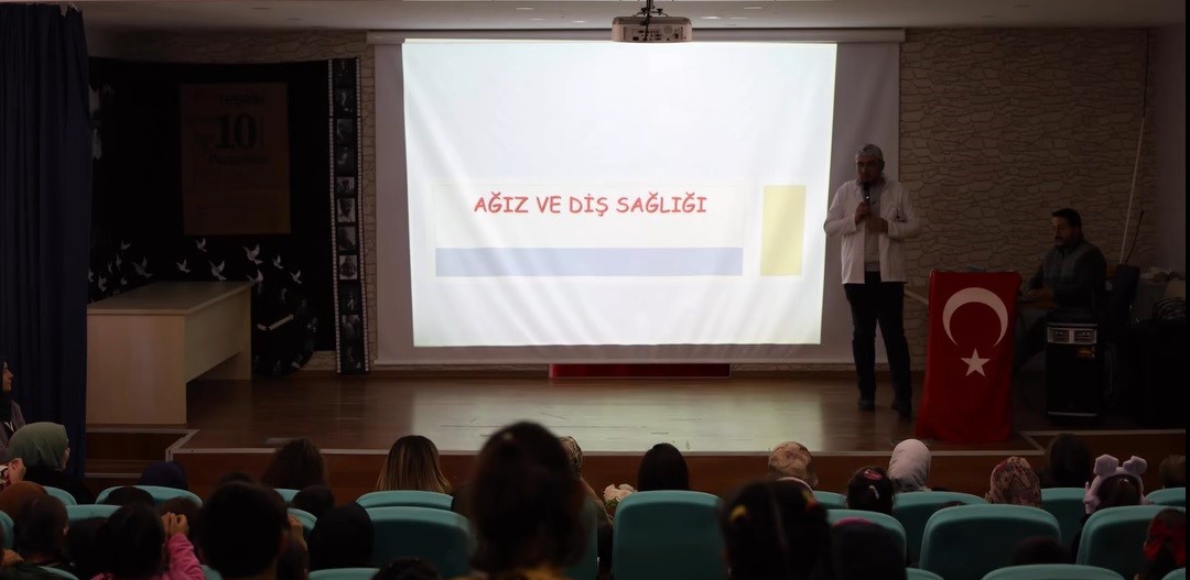 Demirözü’nde öğrencilere sağlık eğitimi verildi acil sağlık hizmetlerinin önemi anlatıldı
