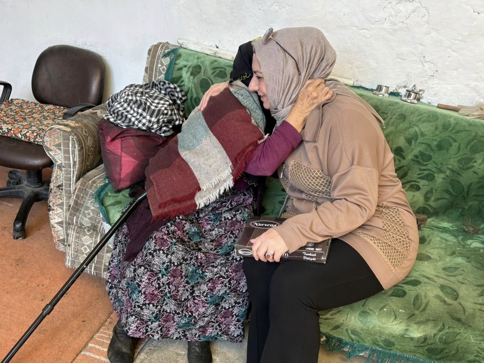 Demirözü’nde şehit ve gazi aileleri ile yaşlılar ziyaret edildi
