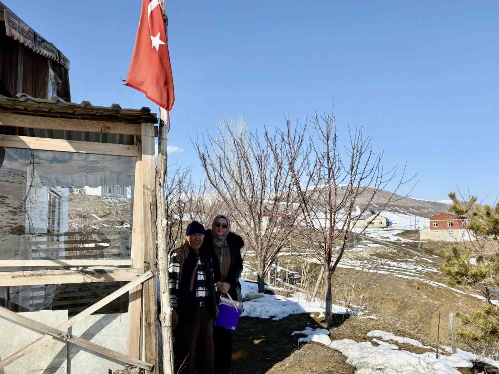 Demirözü’nde şehit ve gazi aileleri ile yaşlılar ziyaret edildi
