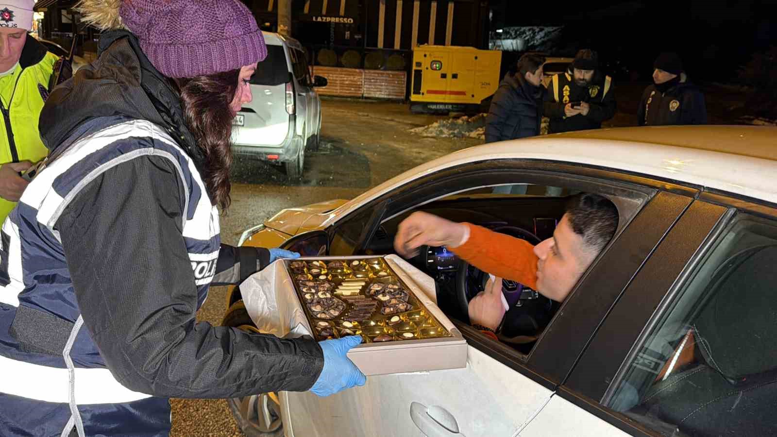 Denetime girenler ceza yerine çikolata yedi
