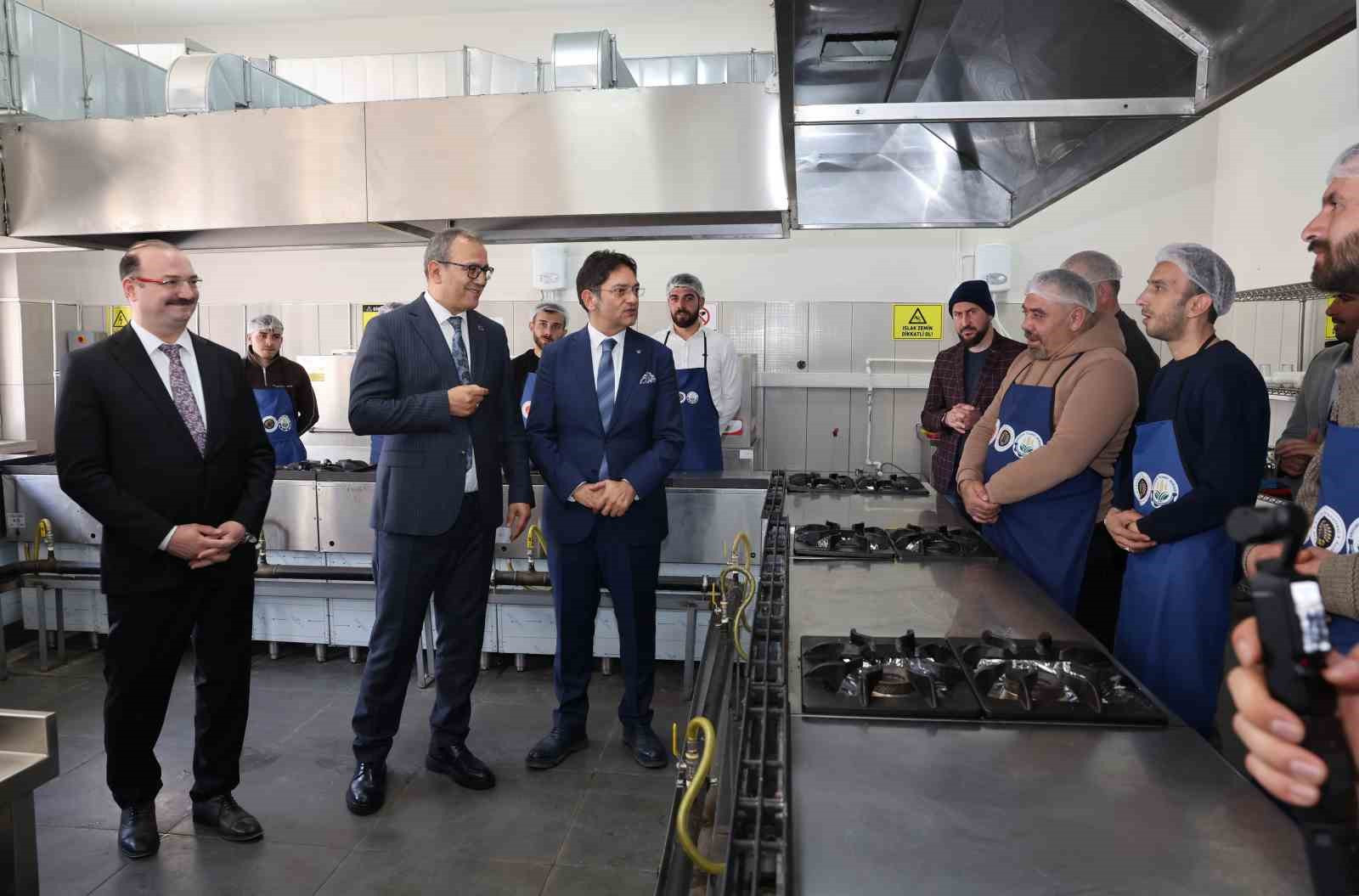 Denetimli serbestlik kapsamındaki 16 katılımcı, Atatürk Üniversitesinde Gastronomi ve mutfak sanatları eğitimi alacak
