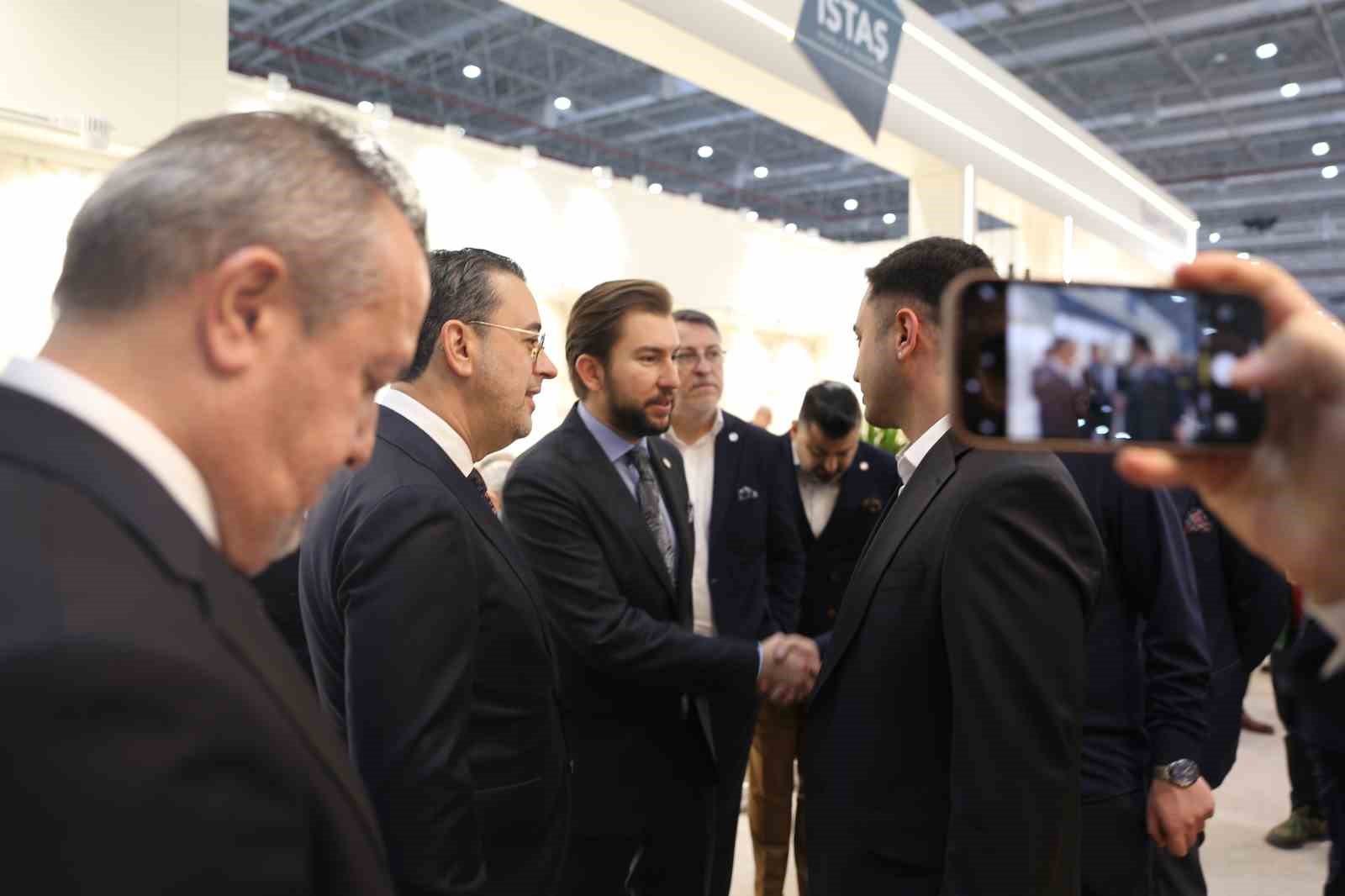 DENİB Başkanı Osman Uğurlu: "Doğal taş ihracatına katkı sunmaya devam edeceğiz."
DENİB Başkanı Osman Uğurlu: "Doğal taş ihracatına katkı sunmaya devam edeceğiz."