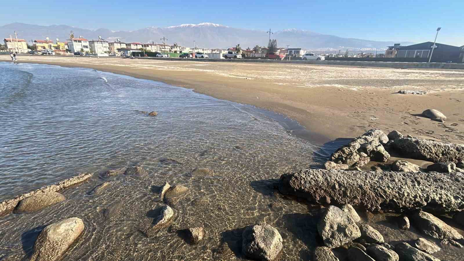 Deniz suyunda yaşanan çekilme vatandaşları tedirgin etti
