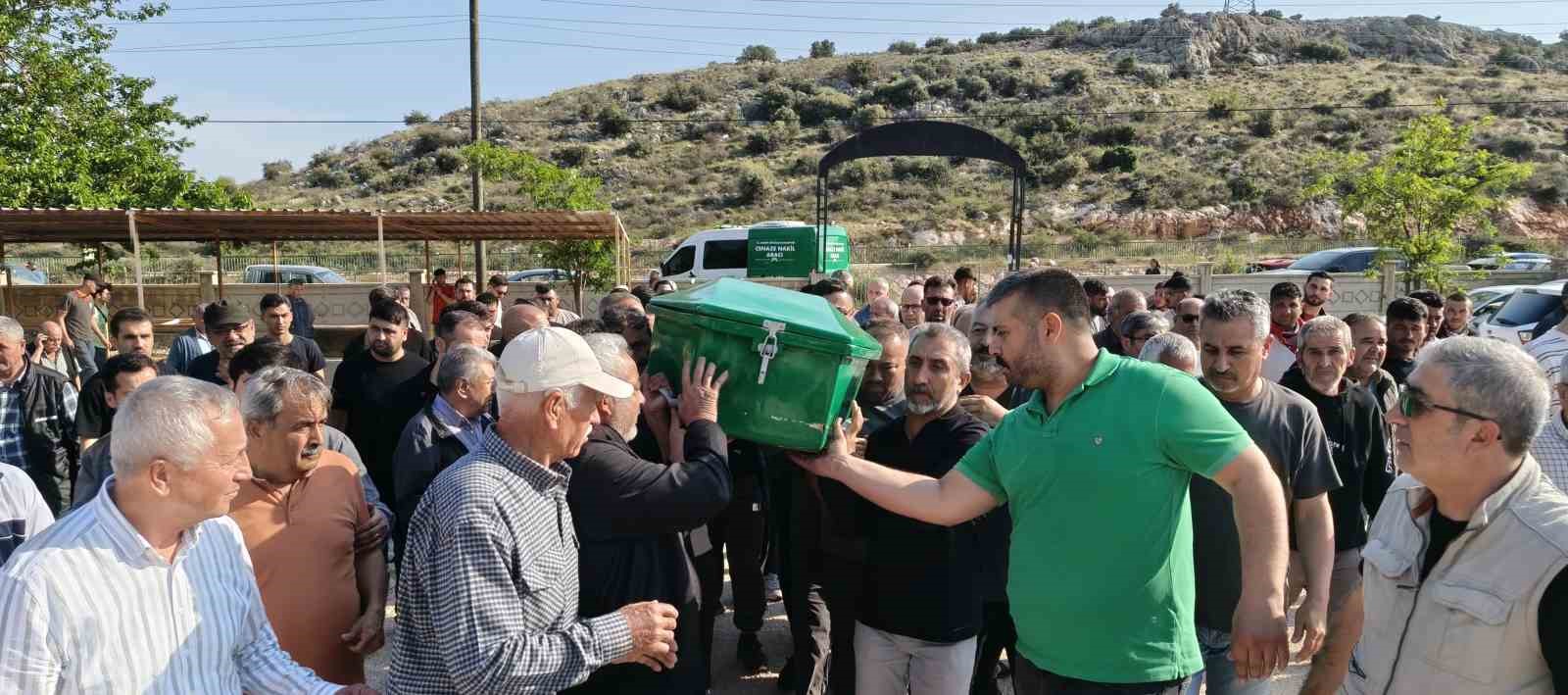 Denizde cansız bedenleri bulunmuştu: İki arkadaştan birinin cenazesi defnedildi
