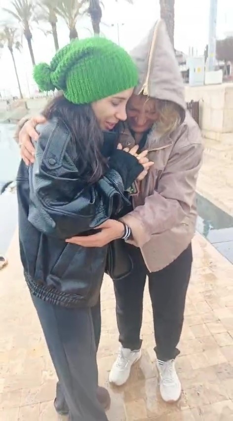 Denize düşen evlilik yüzüğünü dalgıçlar çıkardı
