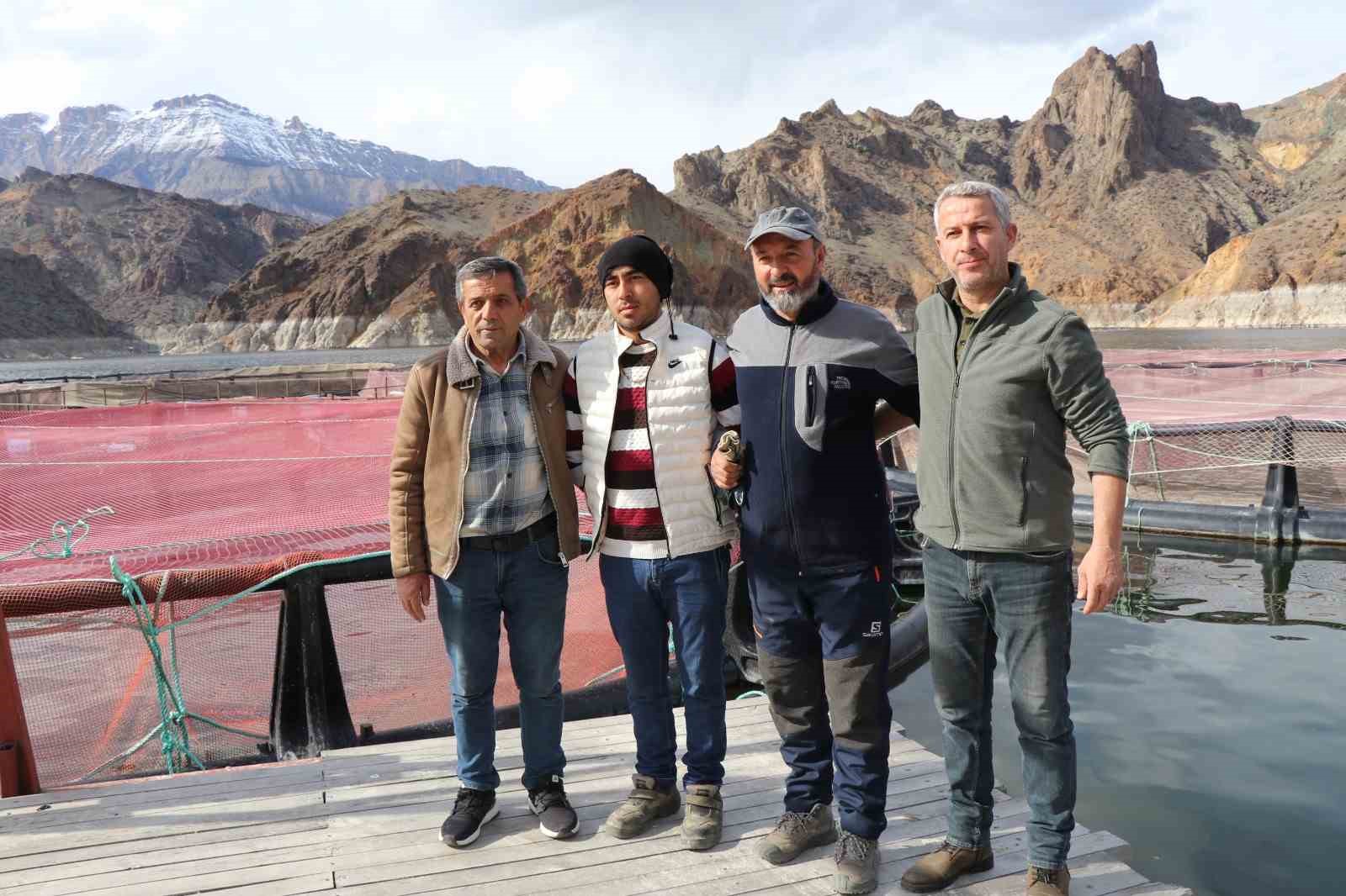 Denizi olmayan Erzurum’da yılda 300 tona yakın balık üretiyorlar
Denizi olmayan Erzurum’da yılda 300 tona yakın balık üretiyorlar