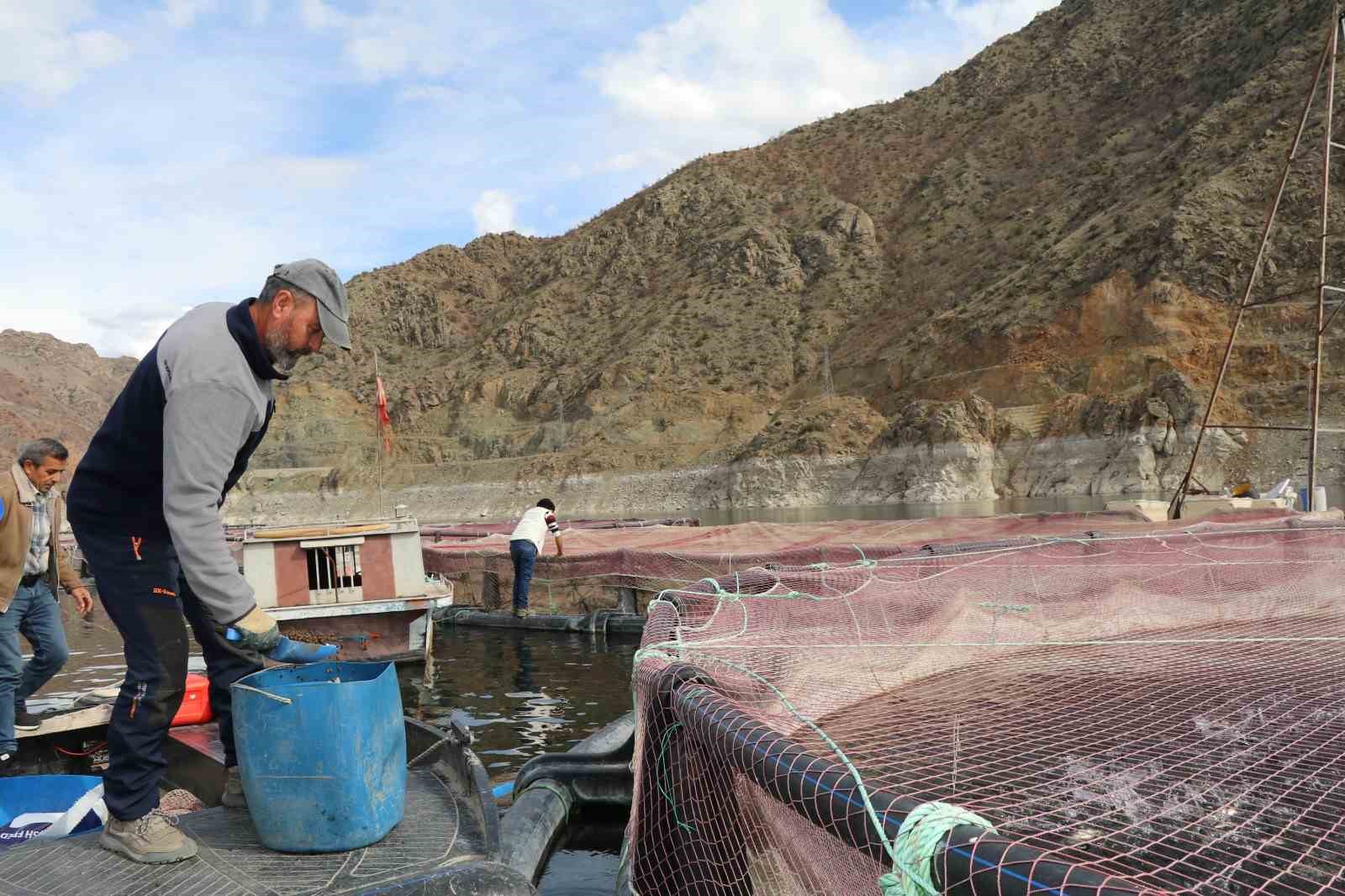 Denizi olmayan Erzurum’da yılda 300 tona yakın balık üretiyorlar
Denizi olmayan Erzurum’da yılda 300 tona yakın balık üretiyorlar