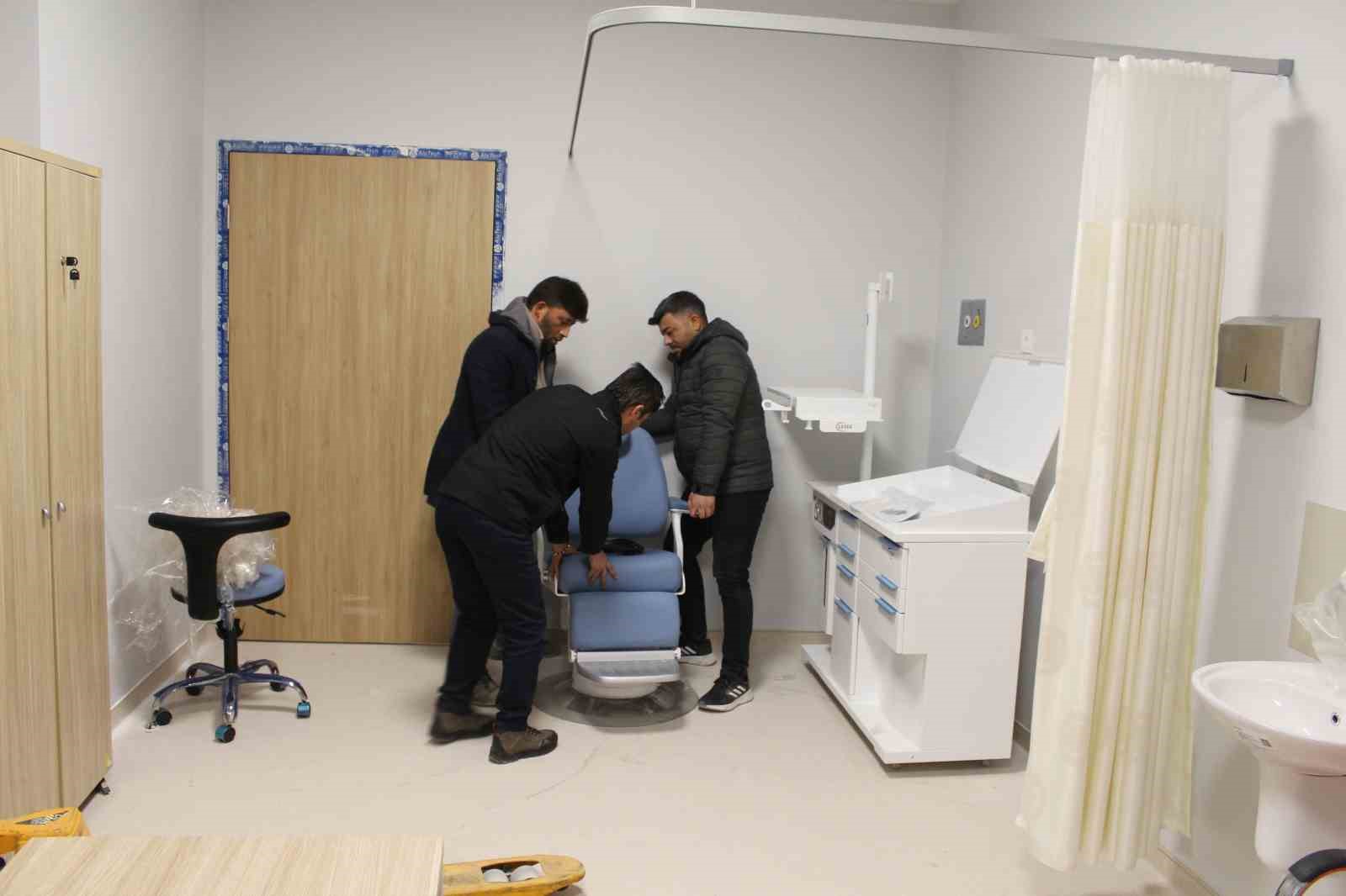 Denizli Acil Durum Hastanesinde son hazırlıklar tamamlanıyor
Denizli Acil Durum Hastanesinde son hazırlıklar tamamlanıyor