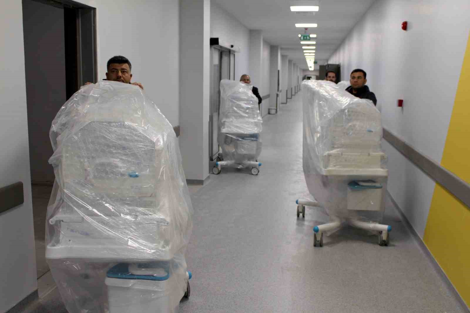 Denizli Acil Durum Hastanesinde son hazırlıklar tamamlanıyor
Denizli Acil Durum Hastanesinde son hazırlıklar tamamlanıyor