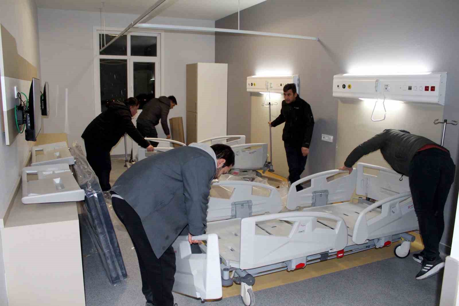 Denizli Acil Durum Hastanesinde son hazırlıklar tamamlanıyor
Denizli Acil Durum Hastanesinde son hazırlıklar tamamlanıyor