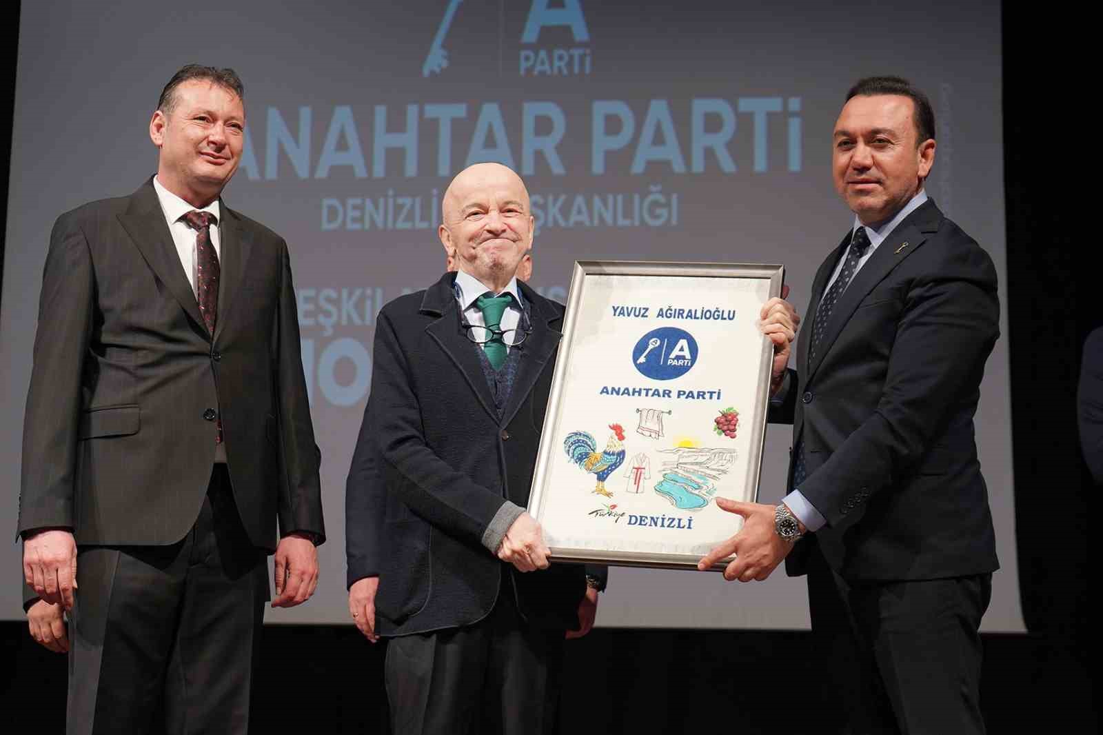 Denizli Anahtar Parti üyeleri düzenlenen törende bir araya geldi
Denizli Anahtar Parti üyeleri düzenlenen törende bir araya geldi