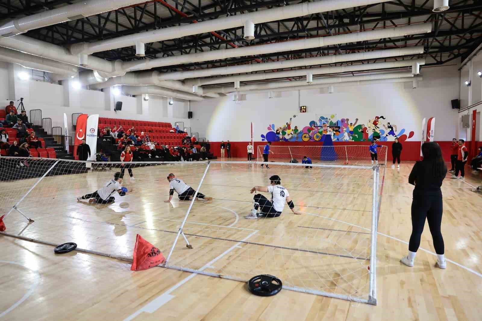Denizli Büyükşehir’den görme engelli sporculara Braille alfabeli madalya
