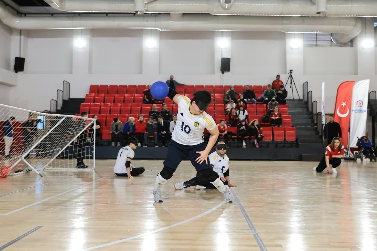 Denizli Büyükşehir’den görme engelli sporculara Braille alfabeli madalya
