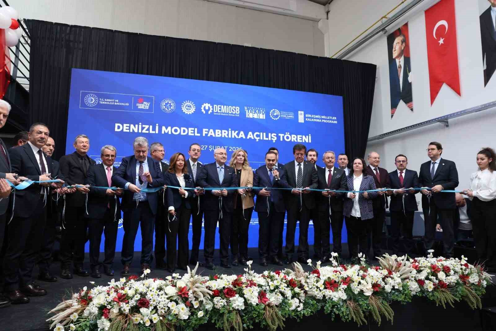 Denizli Model Fabrikayı açan Bakan Kacır, DOSTEM öğrencileriyle bir araya geldi
Denizli Model Fabrikayı açan Bakan Kacır, DOSTEM öğrencileriyle bir araya geldi