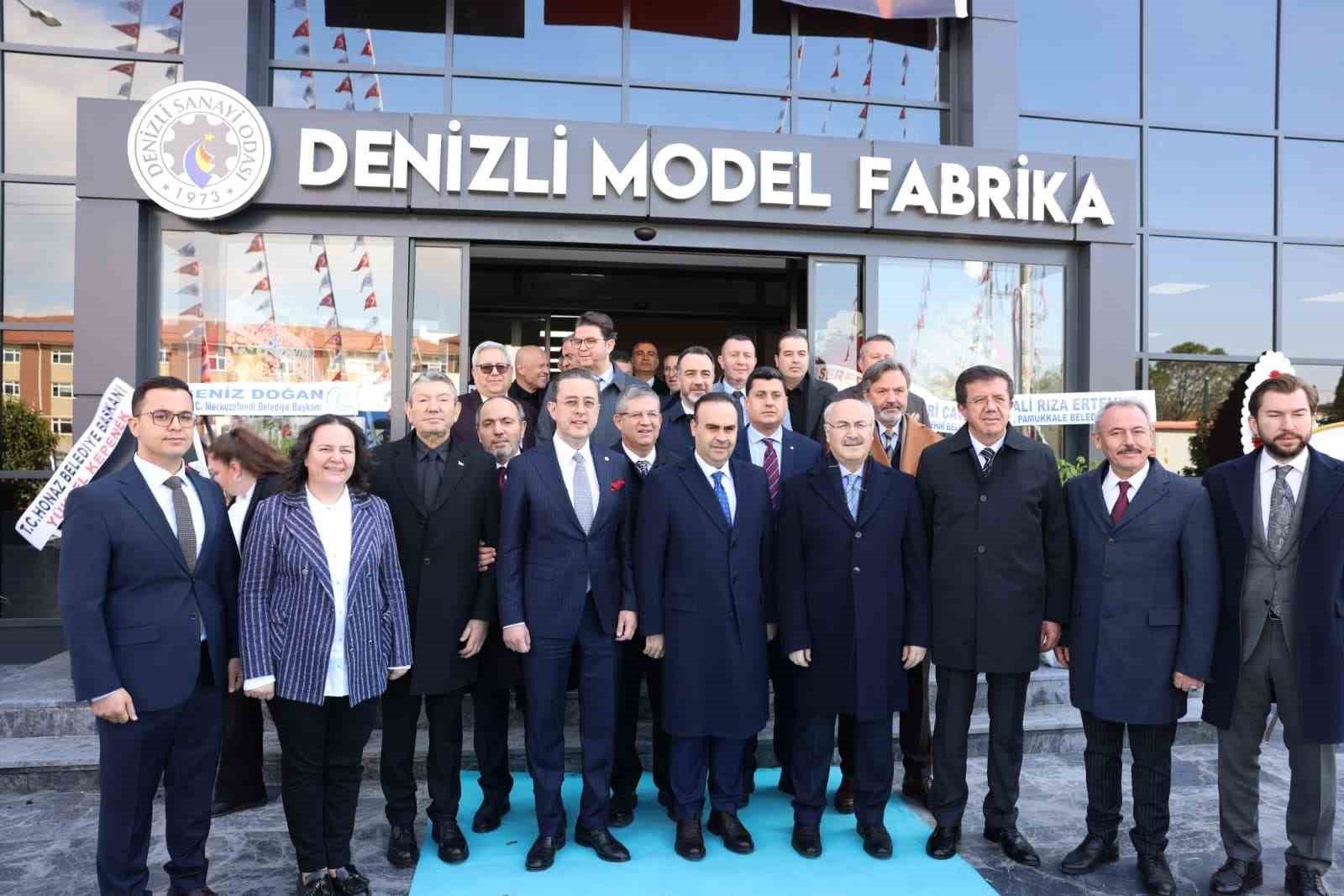 Denizli Model Fabrikayı açan Bakan Kacır, DOSTEM öğrencileriyle bir araya geldi
Denizli Model Fabrikayı açan Bakan Kacır, DOSTEM öğrencileriyle bir araya geldi