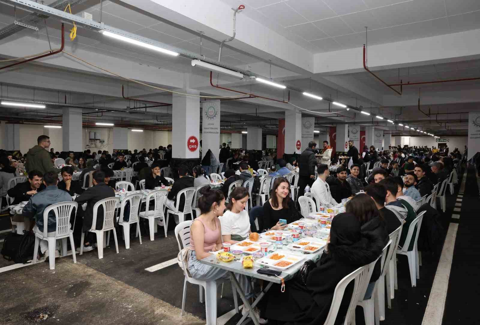 Denizli OSB 3 bin öğrenciyi geleneksel iftar sofrasında buluşturacak
Denizli OSB 3 bin öğrenciyi geleneksel iftar sofrasında buluşturacak