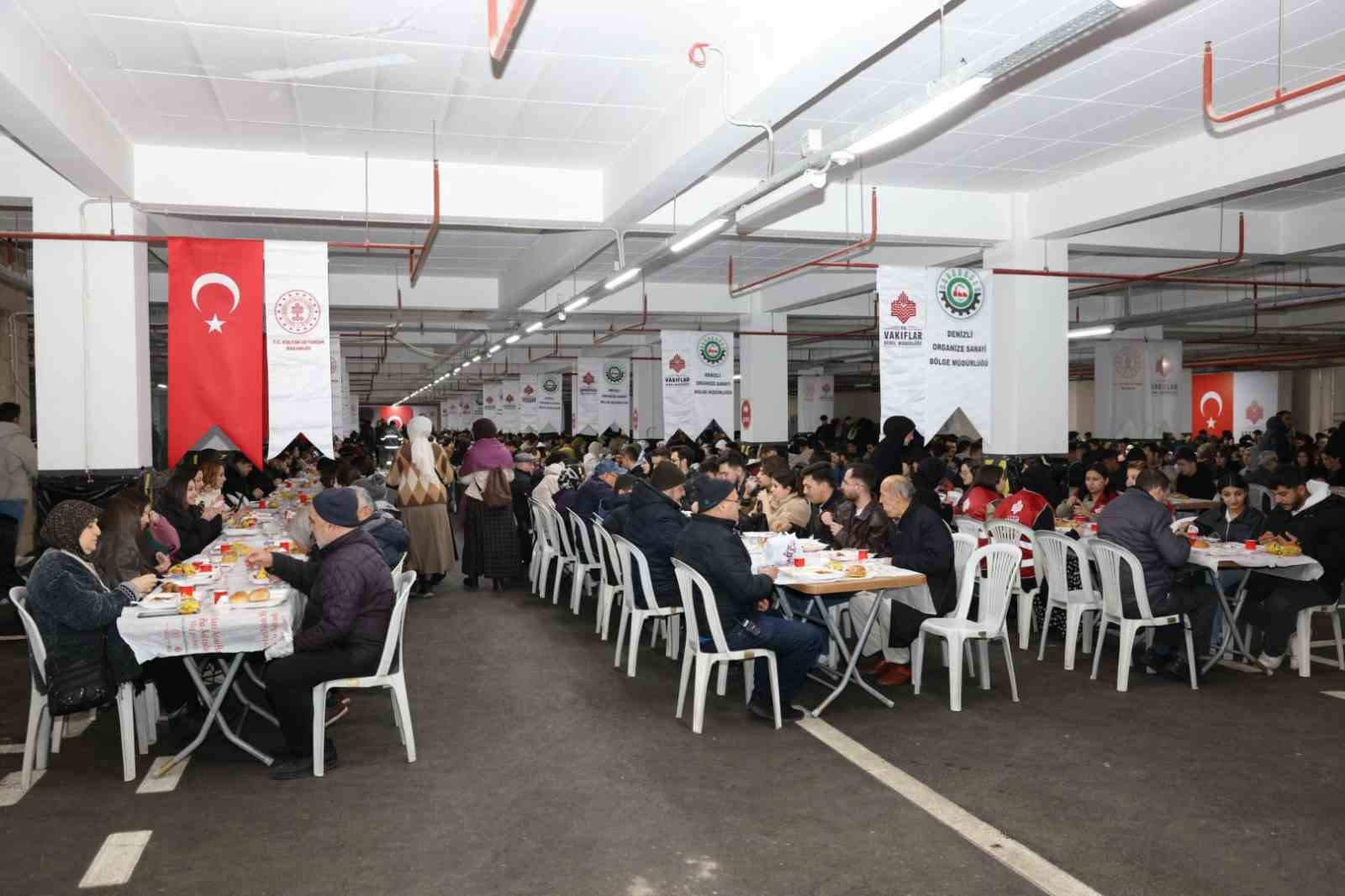 Denizli OSB’nin geleneksel iftar sofrasında 3 bin öğrenci buluştu
