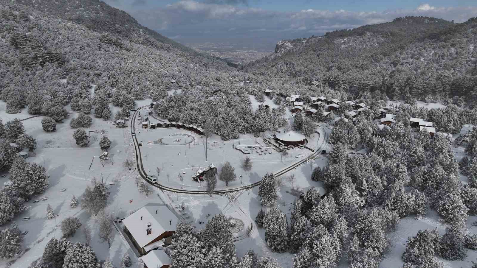 Denizli teleferikte yeni dönem kar manzarasıyla başlıyor

