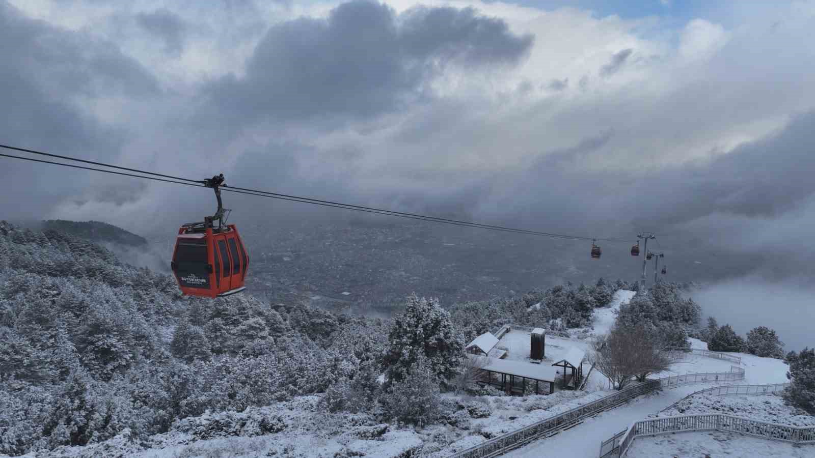 Denizli teleferikte yeni dönem kar manzarasıyla başlıyor
