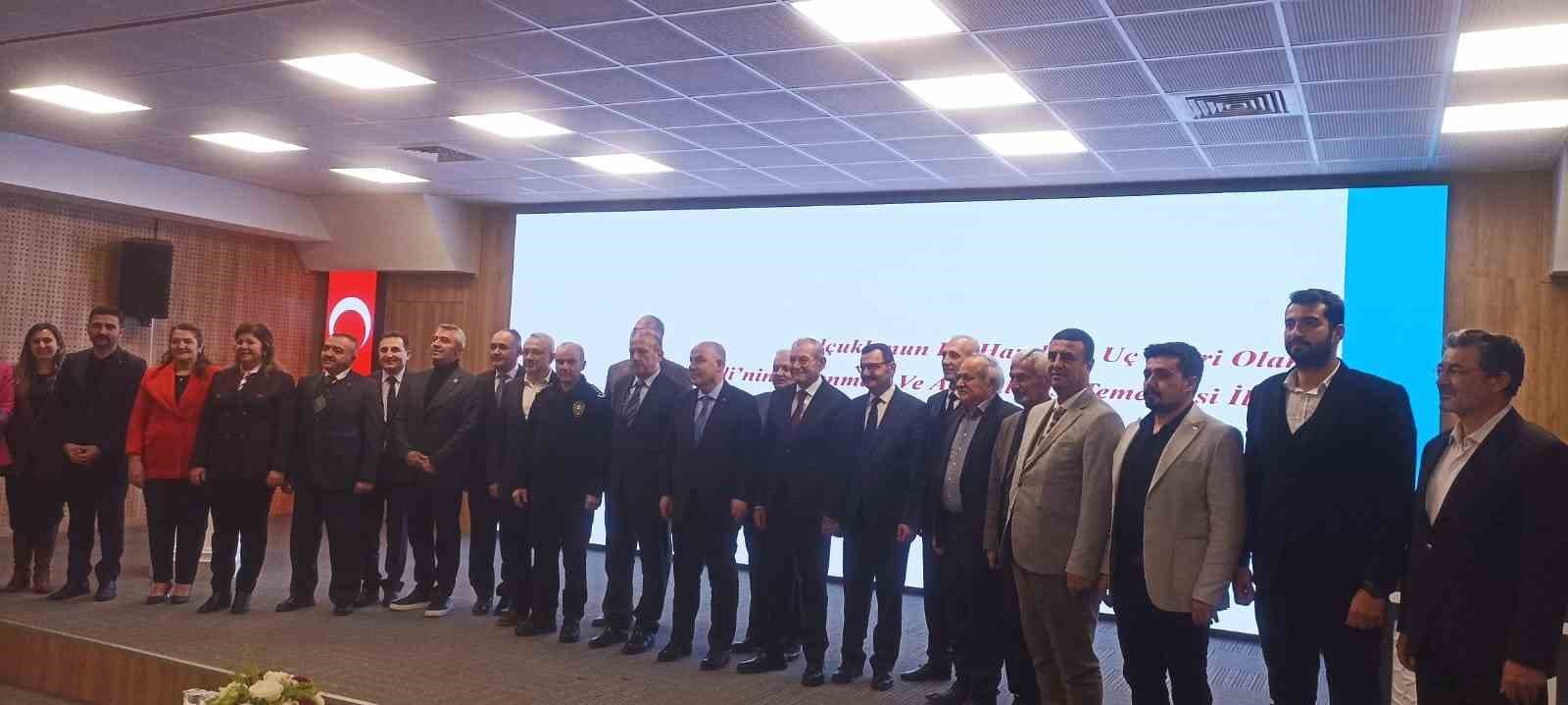 Denizli’de ’2025 Altın Ok’ ödülü Vali Coşkun’a verildi
