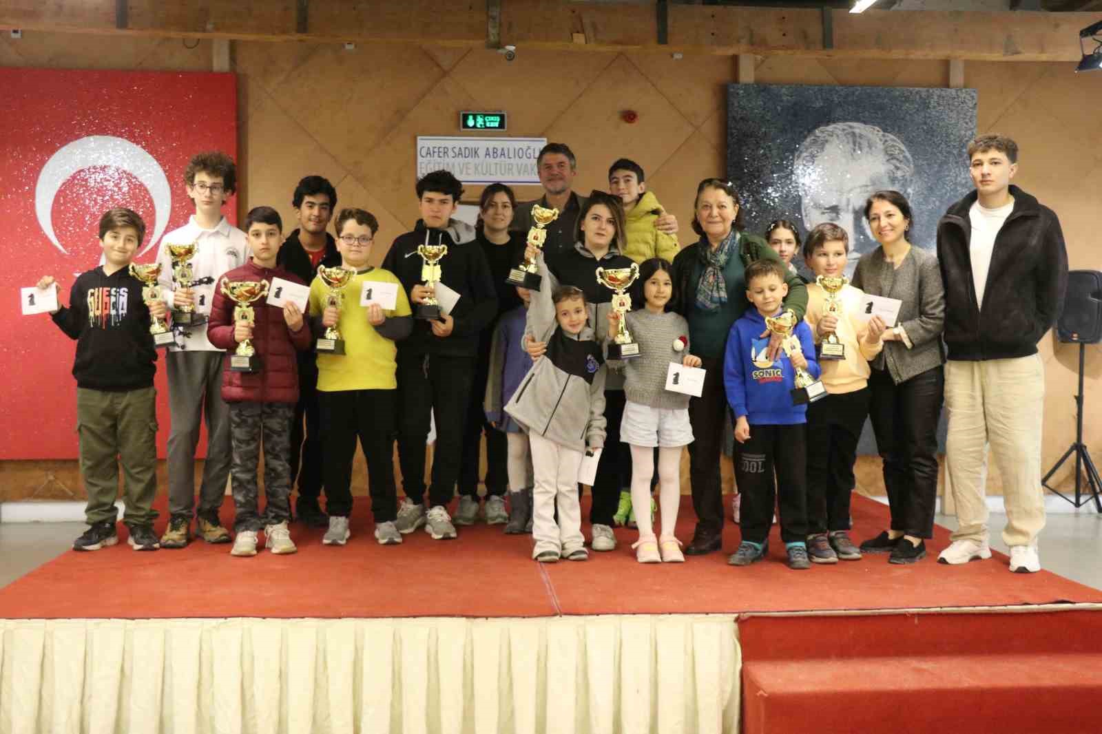 Denizli’de 4. Geleneksel Muharrem Çamlı Anı Satranç Turnuvası gerçekleştirildi
