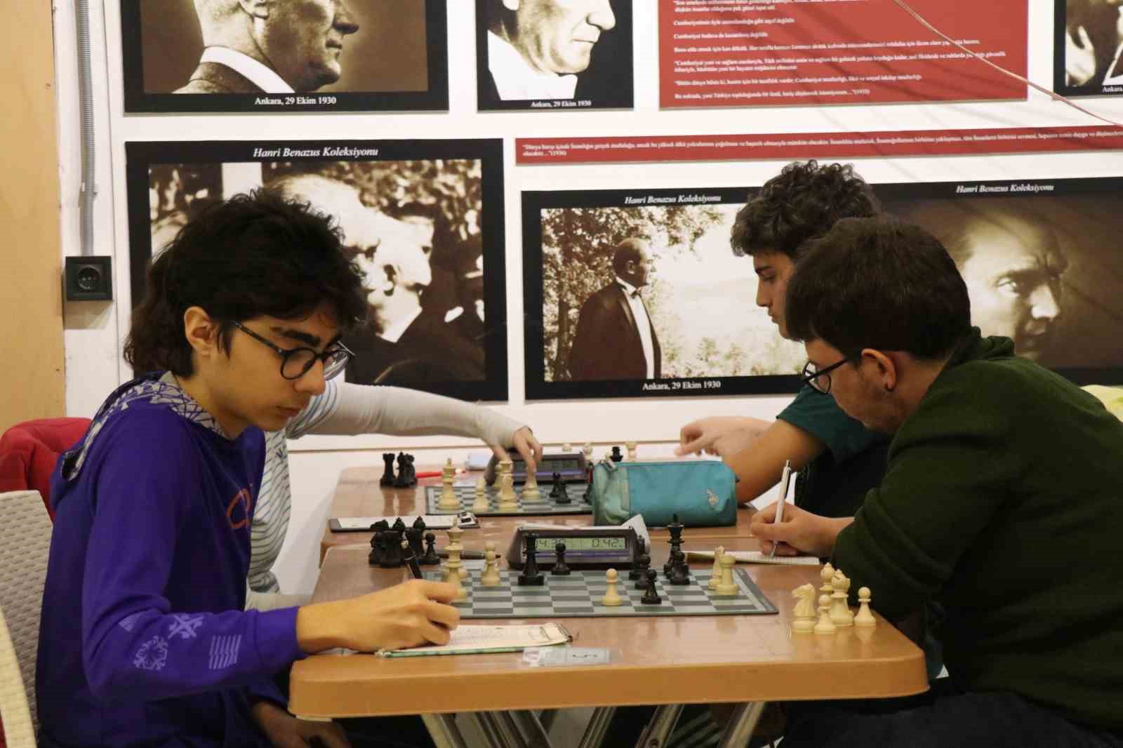 Denizli’de 4. Geleneksel Muharrem Çamlı Anı Satranç Turnuvası gerçekleştirildi
