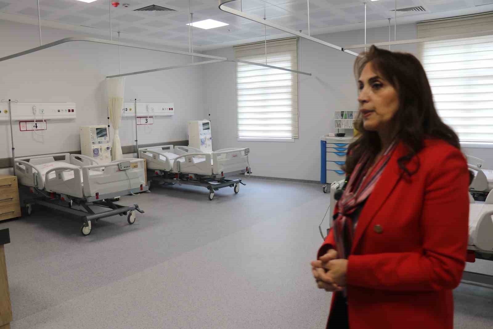 Denizli’de 500 yataklı Acil Durum Hastanesi hizmete girdi
Denizli’de 500 yataklı Acil Durum Hastanesi hizmete girdi