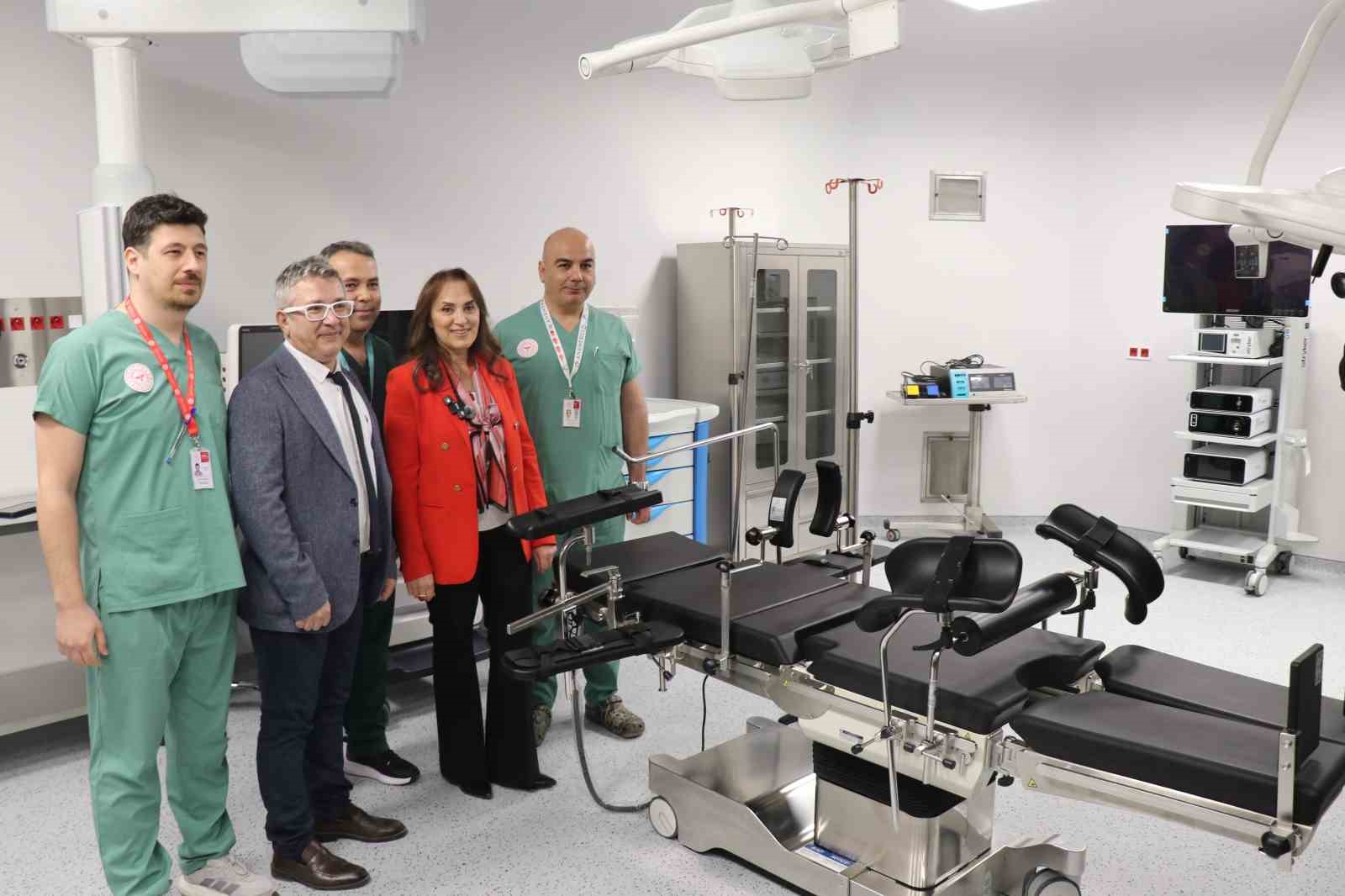 Denizli’de 500 yataklı Acil Durum Hastanesi hizmete girdi
Denizli’de 500 yataklı Acil Durum Hastanesi hizmete girdi