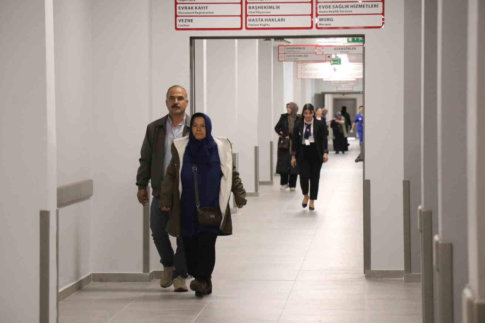 Denizli’de 500 yataklı Acil Durum Hastanesi hizmete girdi
Denizli’de 500 yataklı Acil Durum Hastanesi hizmete girdi