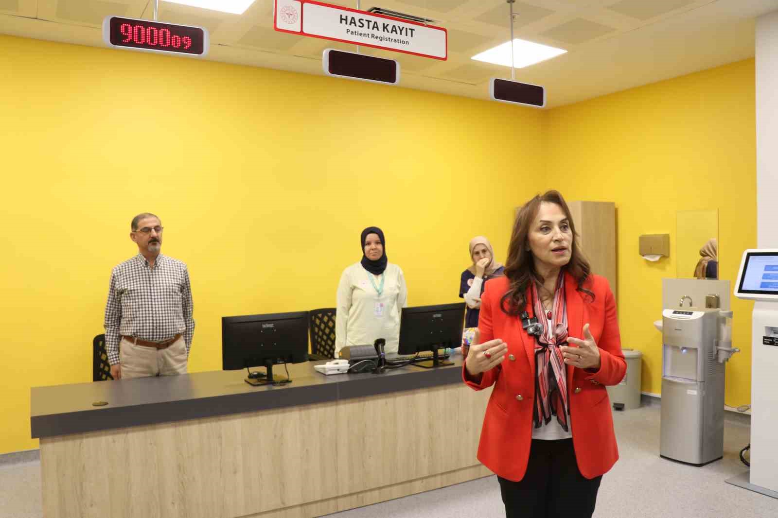 Denizli’de 500 yataklı Acil Durum Hastanesi hizmete girdi
Denizli’de 500 yataklı Acil Durum Hastanesi hizmete girdi