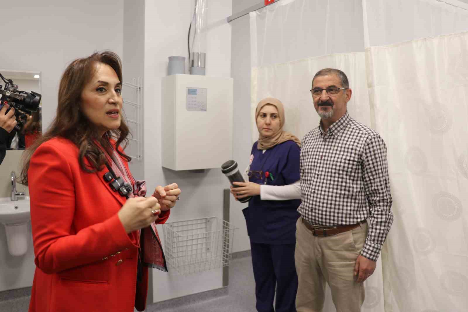 Denizli’de 500 yataklı Acil Durum Hastanesi hizmete girdi
Denizli’de 500 yataklı Acil Durum Hastanesi hizmete girdi